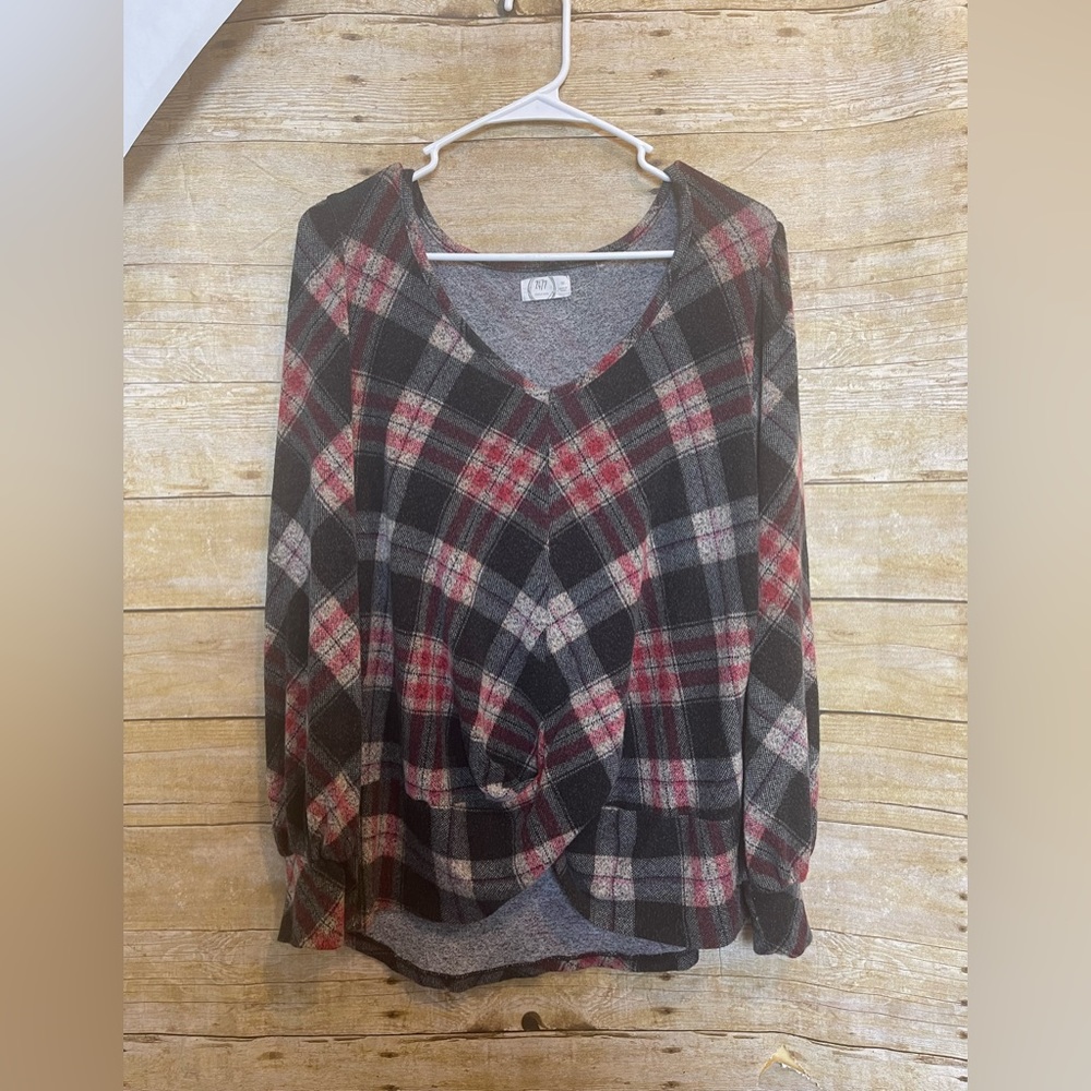 Maurice’s plaid long sleeve shirt 🛍